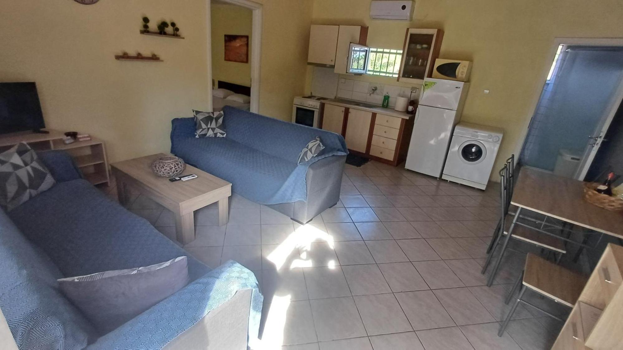 Christos Cottage! Comfortable And Quiet!